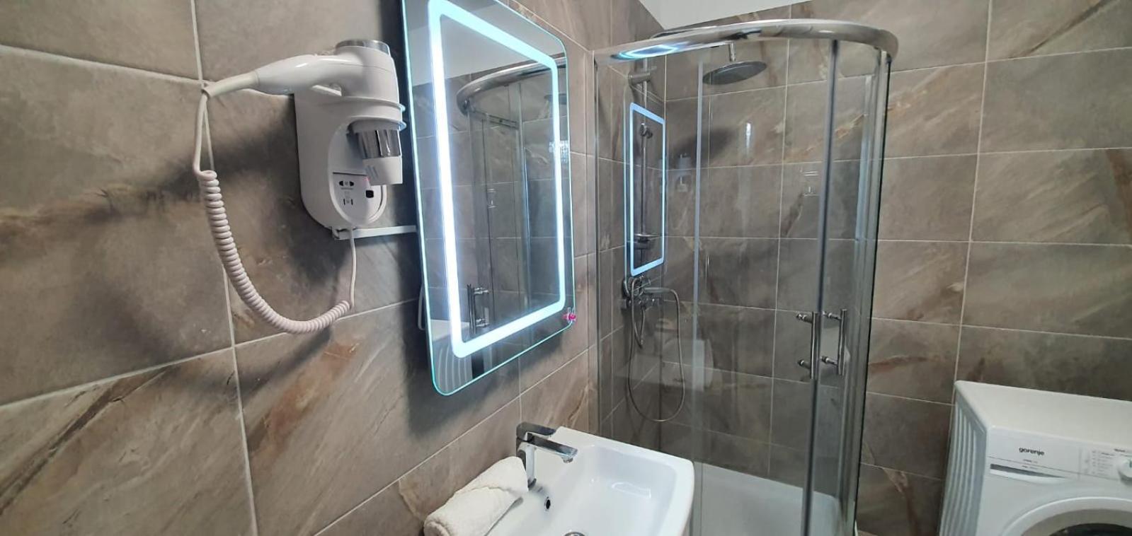 Alezzi Luxury Apartment Spa Resort Piscina Incalzita Sauna Parking Navodari Exterior photo